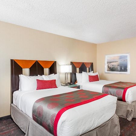 Ramada By Wyndham San Diego National City Extérieur photo