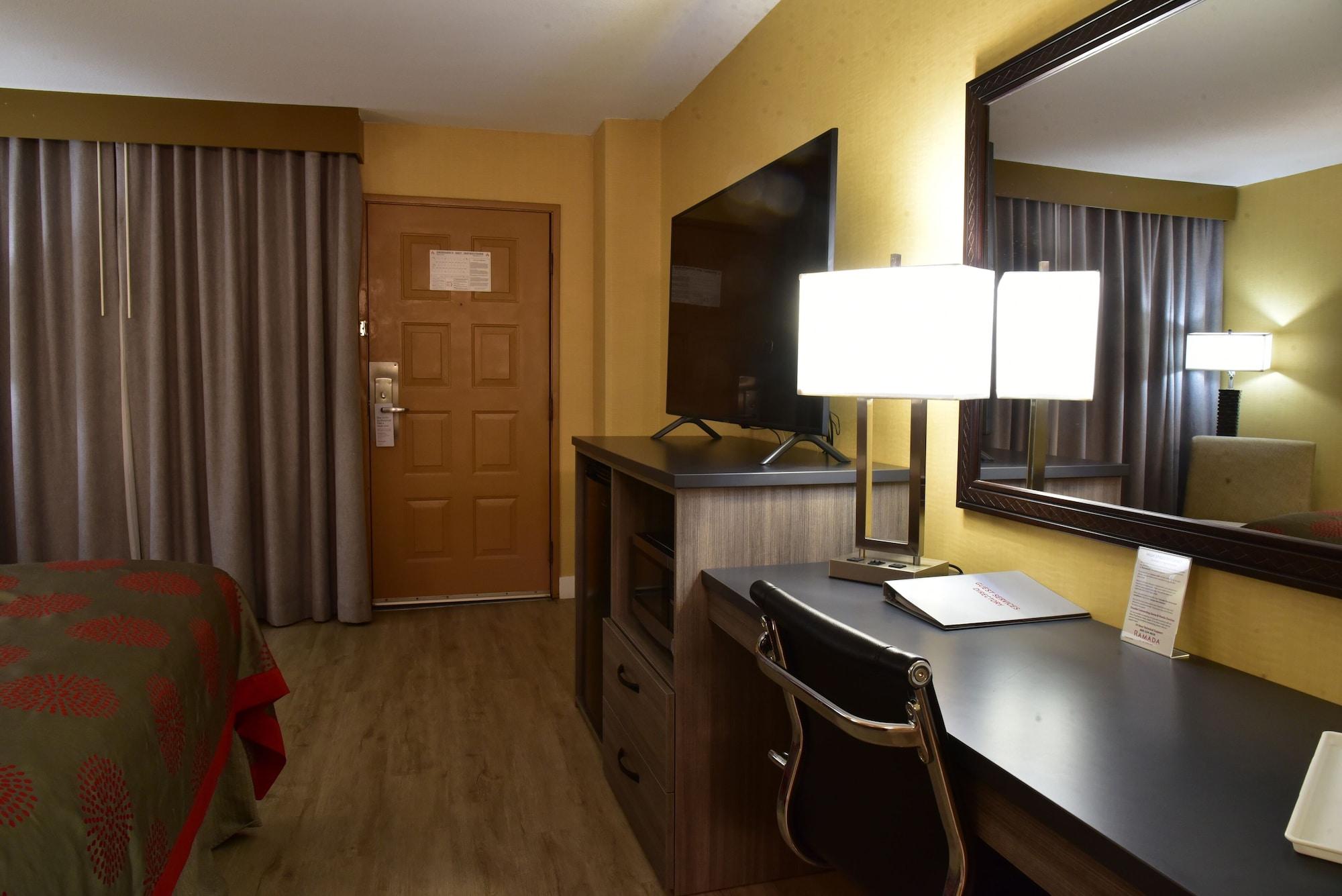 Ramada By Wyndham San Diego National City Extérieur photo