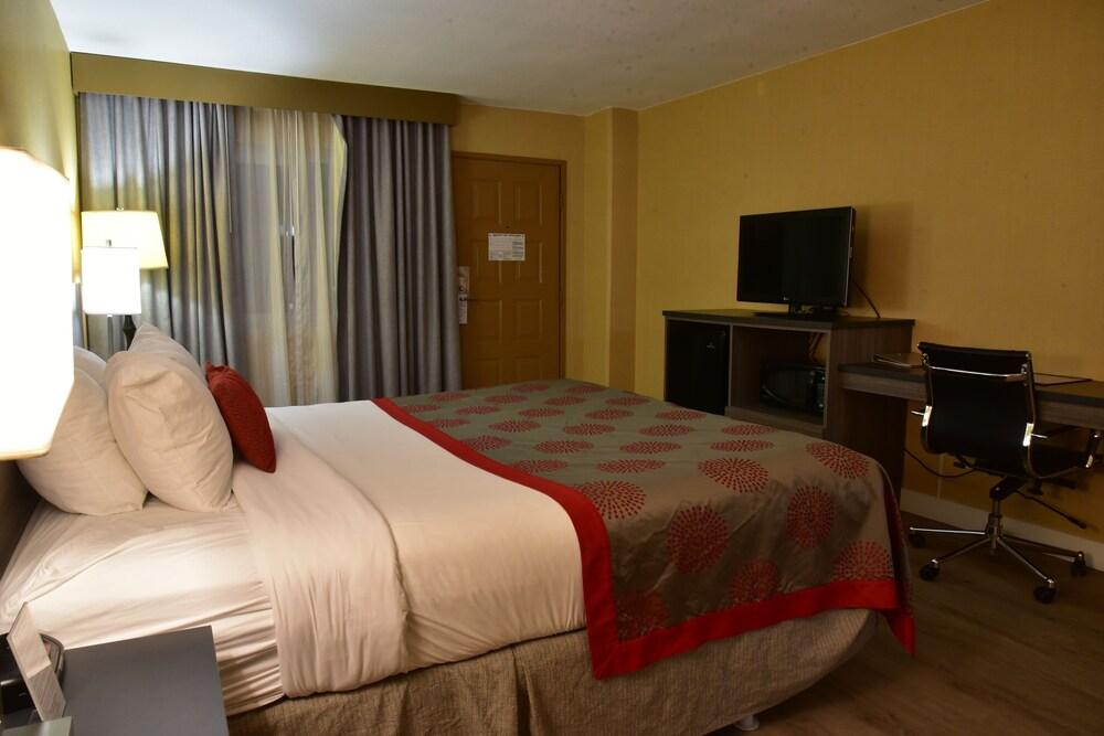 Ramada By Wyndham San Diego National City Extérieur photo