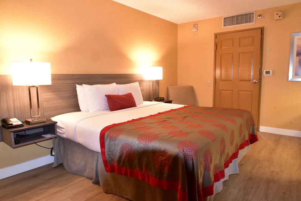 Ramada By Wyndham San Diego National City Extérieur photo