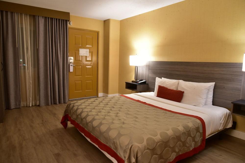 Ramada By Wyndham San Diego National City Extérieur photo