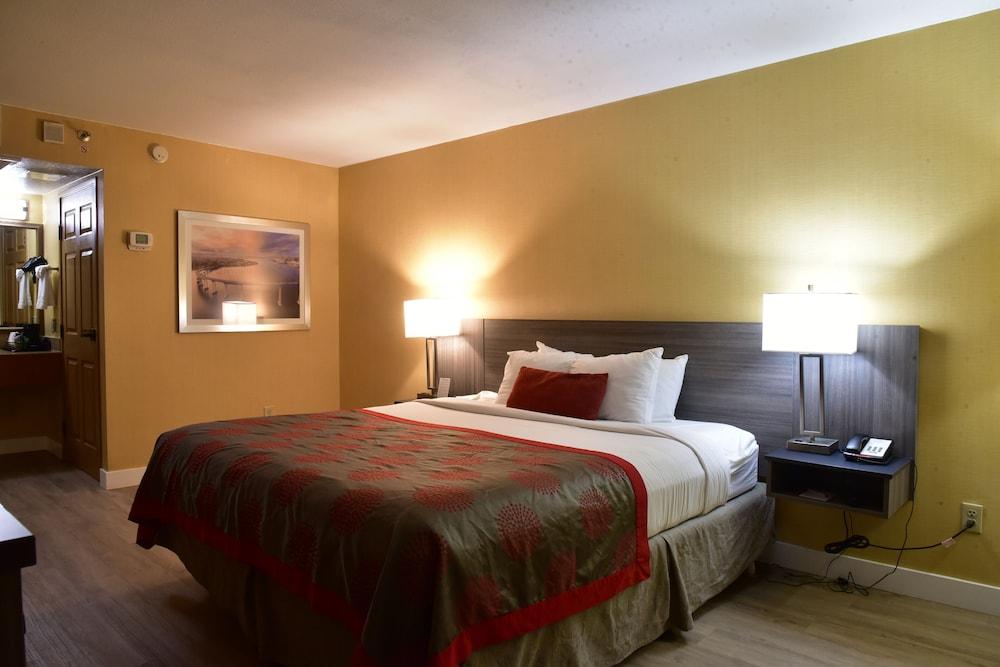 Ramada By Wyndham San Diego National City Extérieur photo