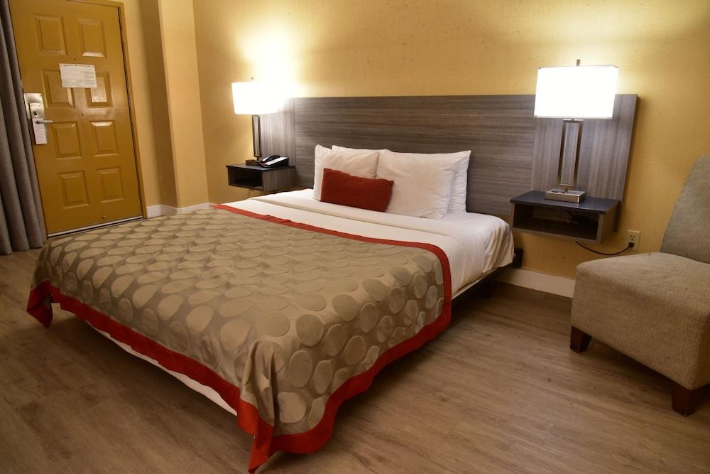Ramada By Wyndham San Diego National City Extérieur photo