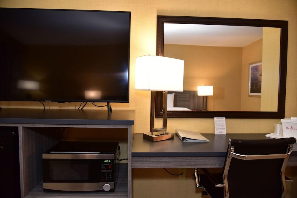 Ramada By Wyndham San Diego National City Extérieur photo