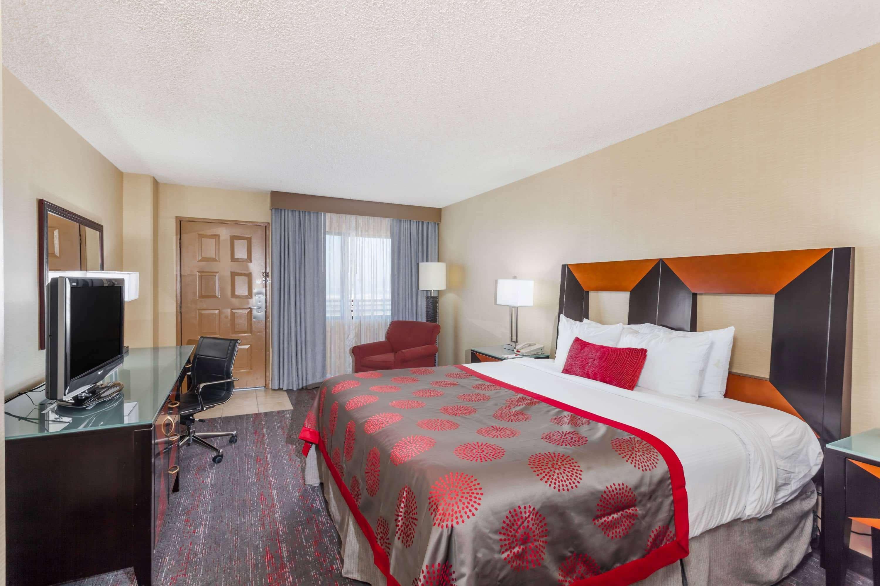 Ramada By Wyndham San Diego National City Extérieur photo