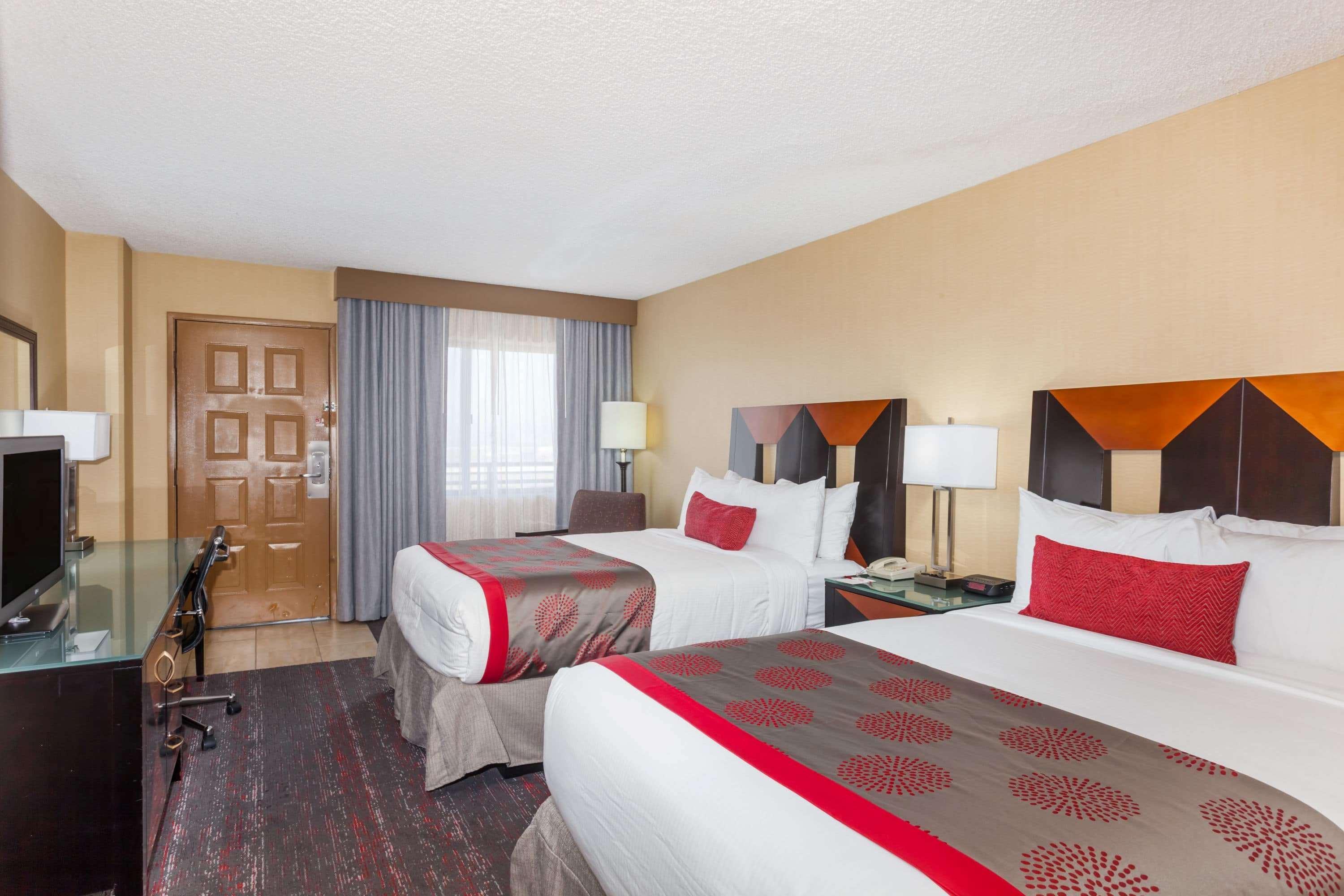 Ramada By Wyndham San Diego National City Extérieur photo