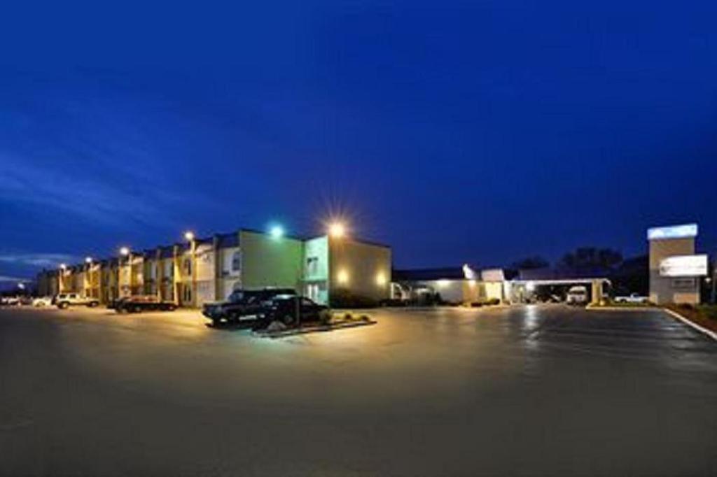 Ramada By Wyndham San Diego National City Extérieur photo