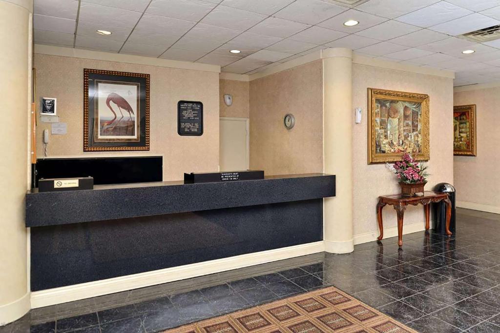 Ramada By Wyndham San Diego National City Extérieur photo