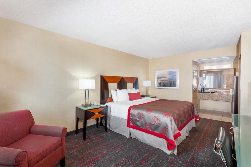 Ramada By Wyndham San Diego National City Extérieur photo