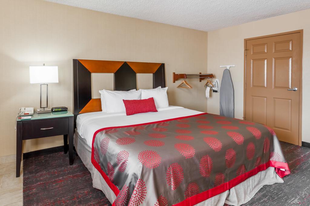 Ramada By Wyndham San Diego National City Extérieur photo