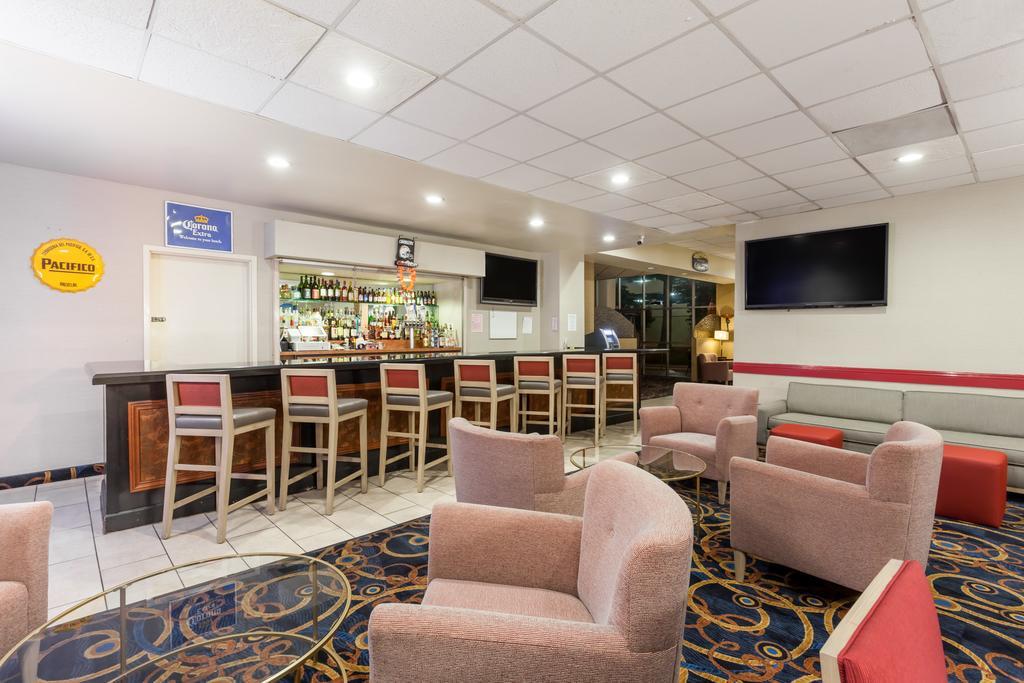 Ramada By Wyndham San Diego National City Extérieur photo