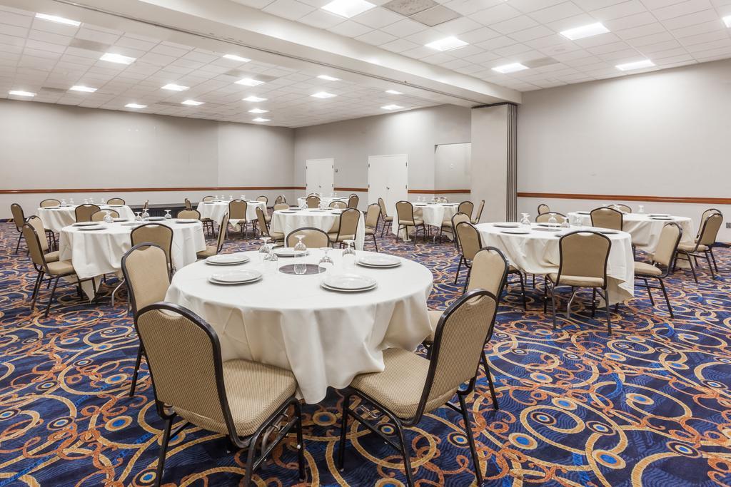 Ramada By Wyndham San Diego National City Extérieur photo