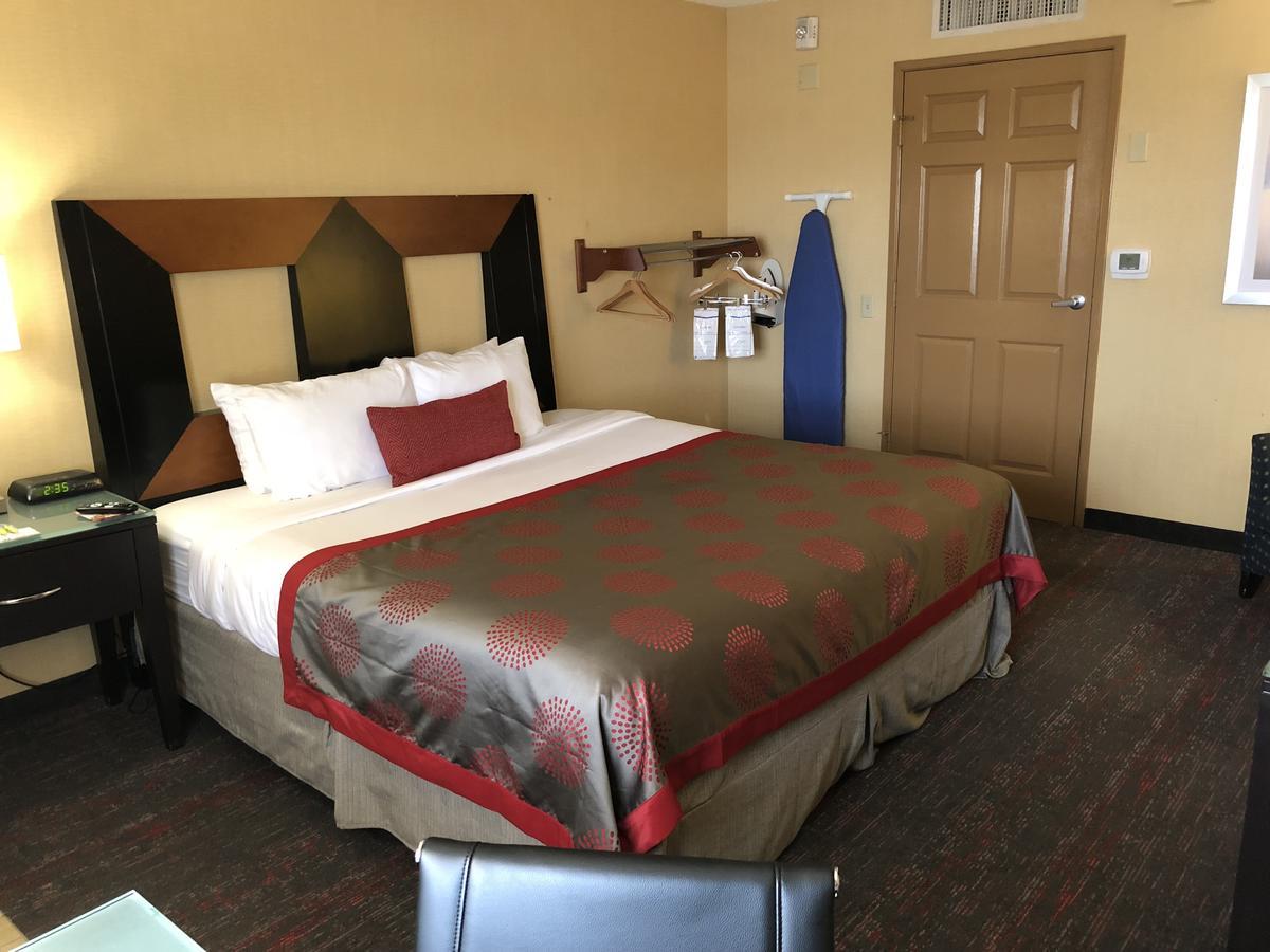 Ramada By Wyndham San Diego National City Extérieur photo