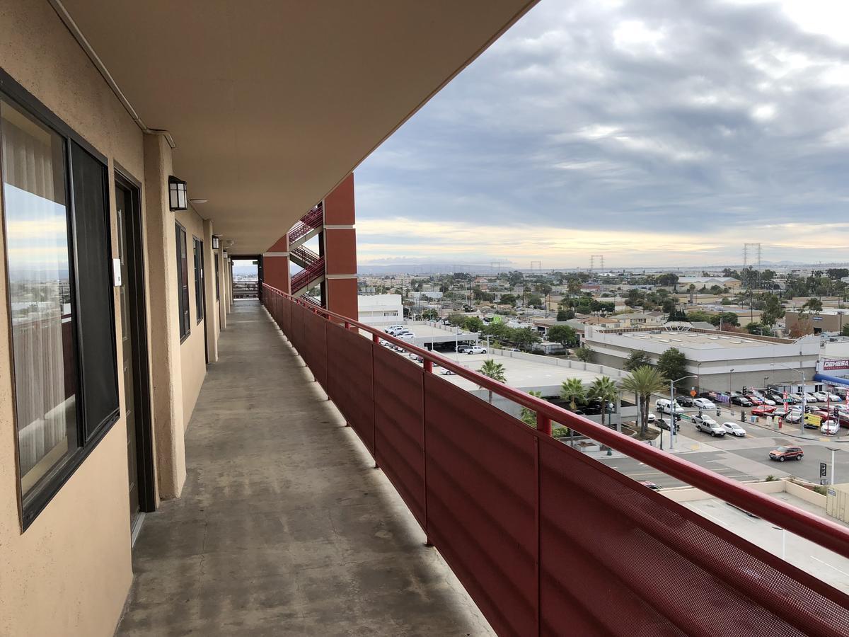 Ramada By Wyndham San Diego National City Extérieur photo