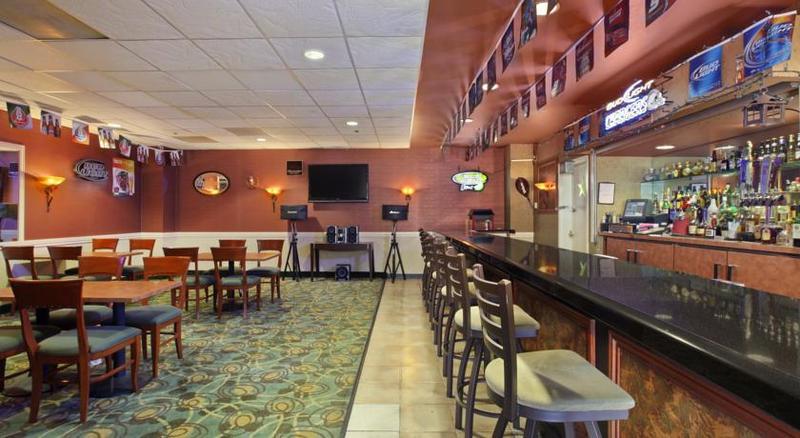Ramada By Wyndham San Diego National City Extérieur photo