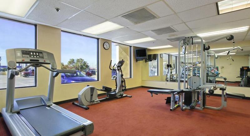 Ramada By Wyndham San Diego National City Extérieur photo