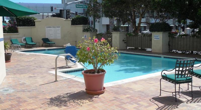 Ramada By Wyndham San Diego National City Extérieur photo